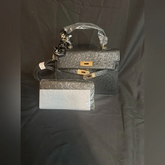 Elegant Black Handbag - Picture 4 of 6